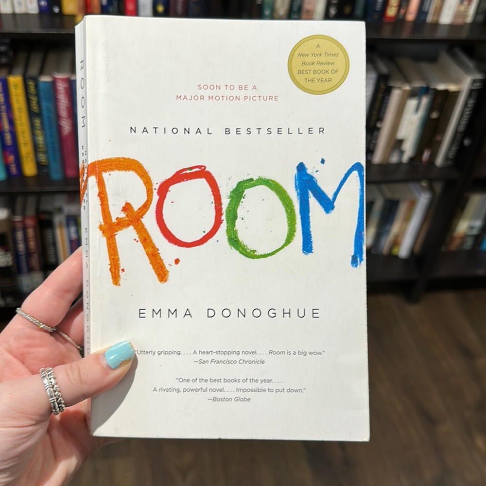 6/$30 Room by Emma Donoghue | bestseller best selling book paperback